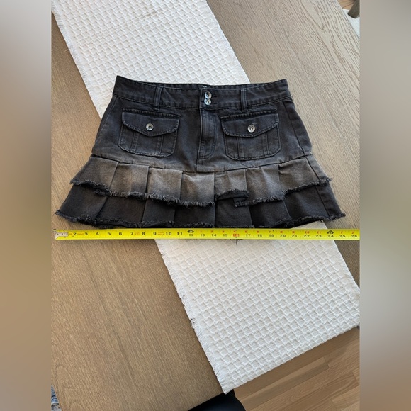 Y2K Grunge distressed Black and Brown mini skirt - Picture 6 of 9